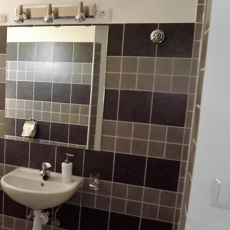 Apartment Holidays Budget 12 *