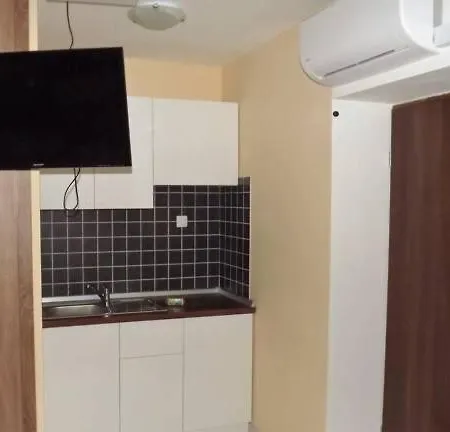 Apartment Holidays Budget 12 Split