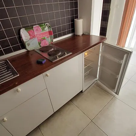 Apartment Holidays Budget 12 *